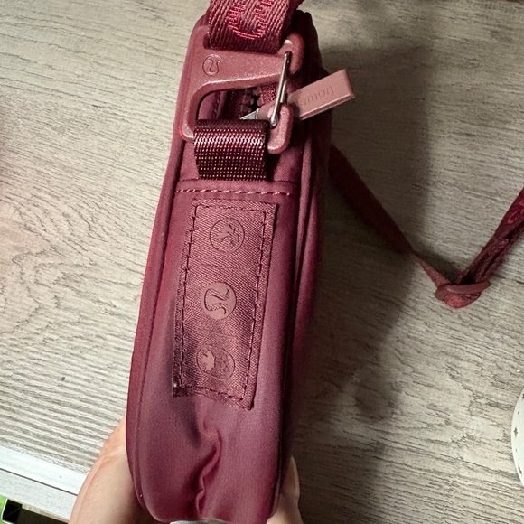 Like new crossbody - Picture 2 of 4